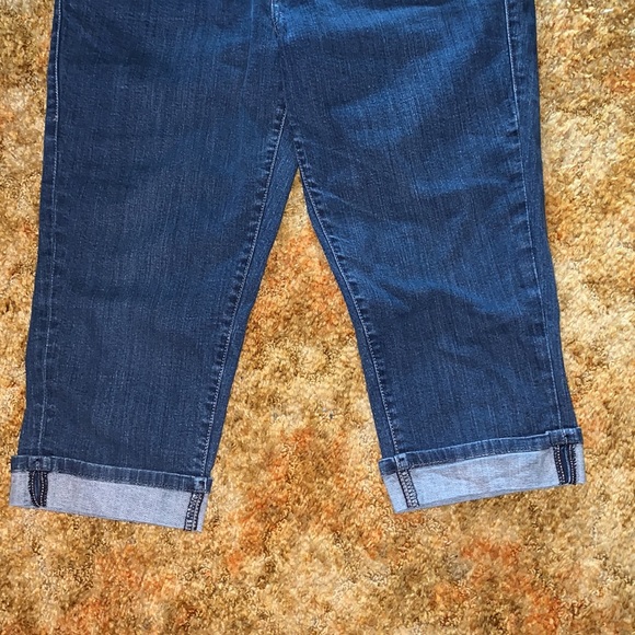 Levi’s San Francisco capris - Picture 3 of 9